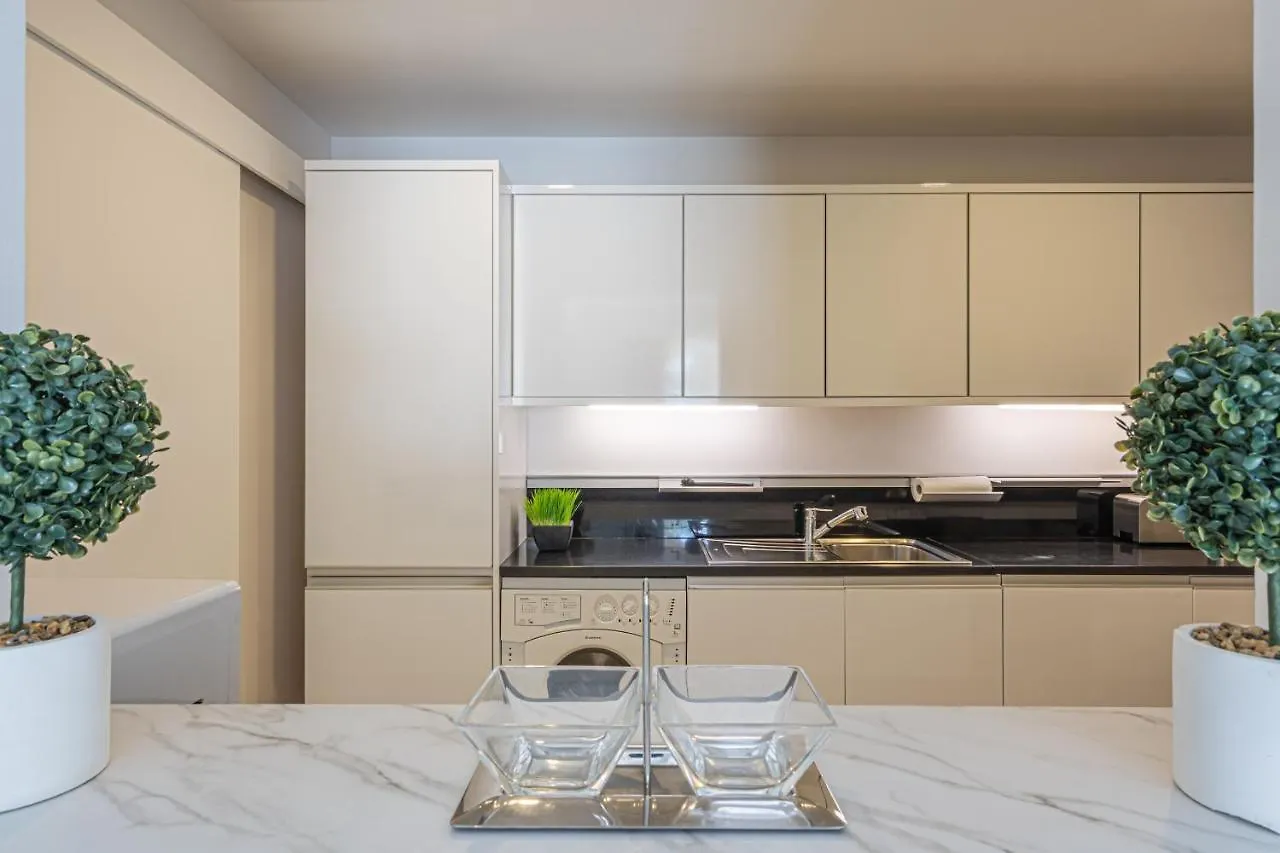 Higuests - Luxurious 1Br In Palms With Private Beach Access Dubai United Arab Emirates